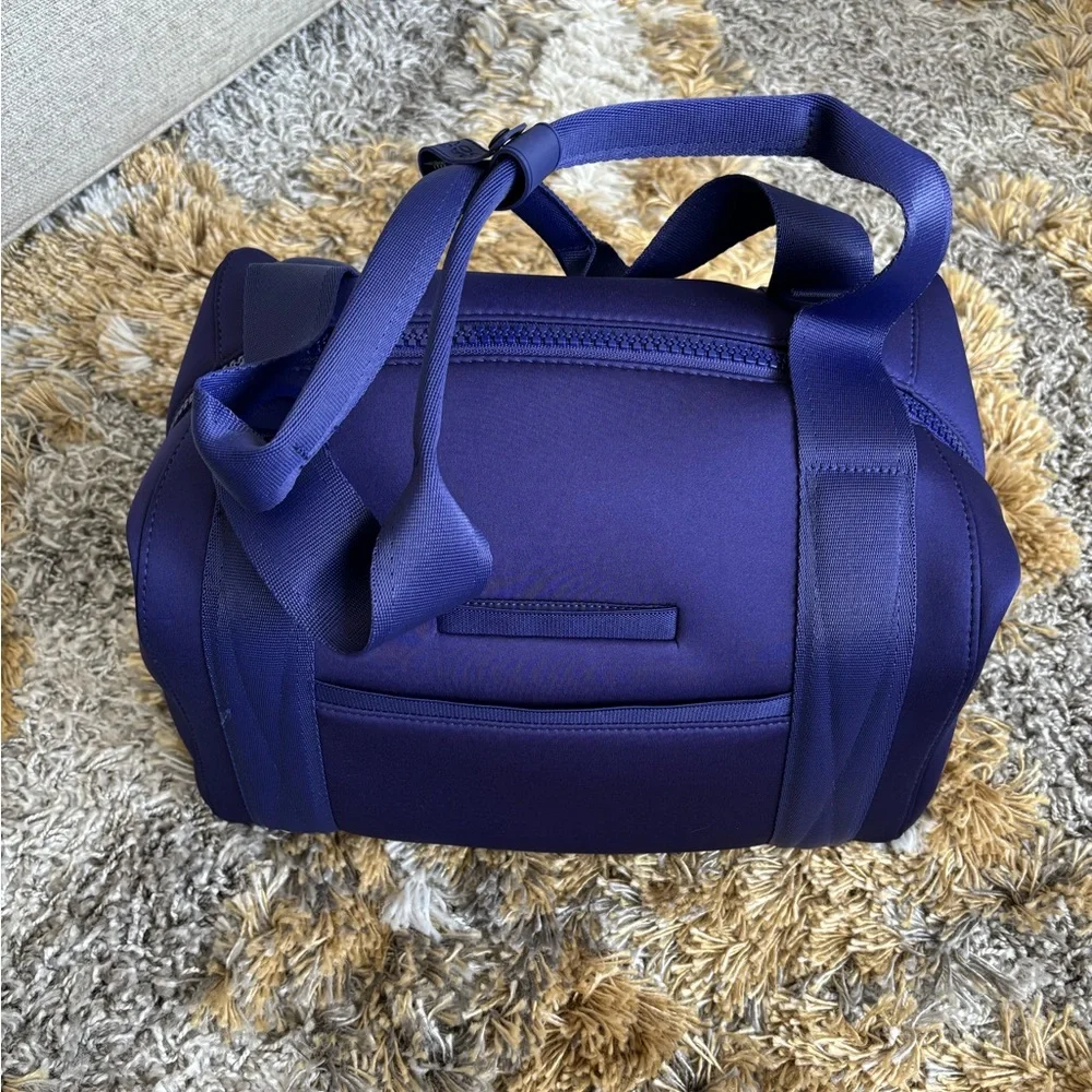 Dagne Dover-MEDIUM LANDON NEOPRENE CARRYALL BAG, Storm Color. NWOT. - Picture 3 of 9